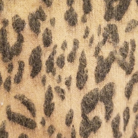 💕OPENING CEREMONY💕 Cheetah Fur Crew Neck Sweater Small S NWT - Picture 3 of 4